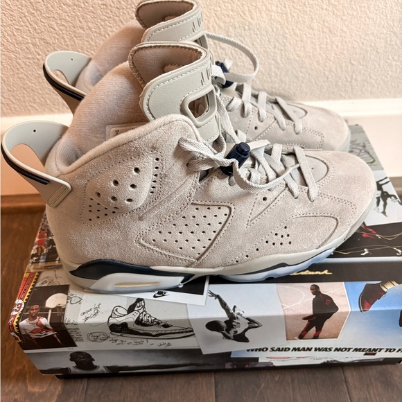 Nike Cream Athletic Shoes